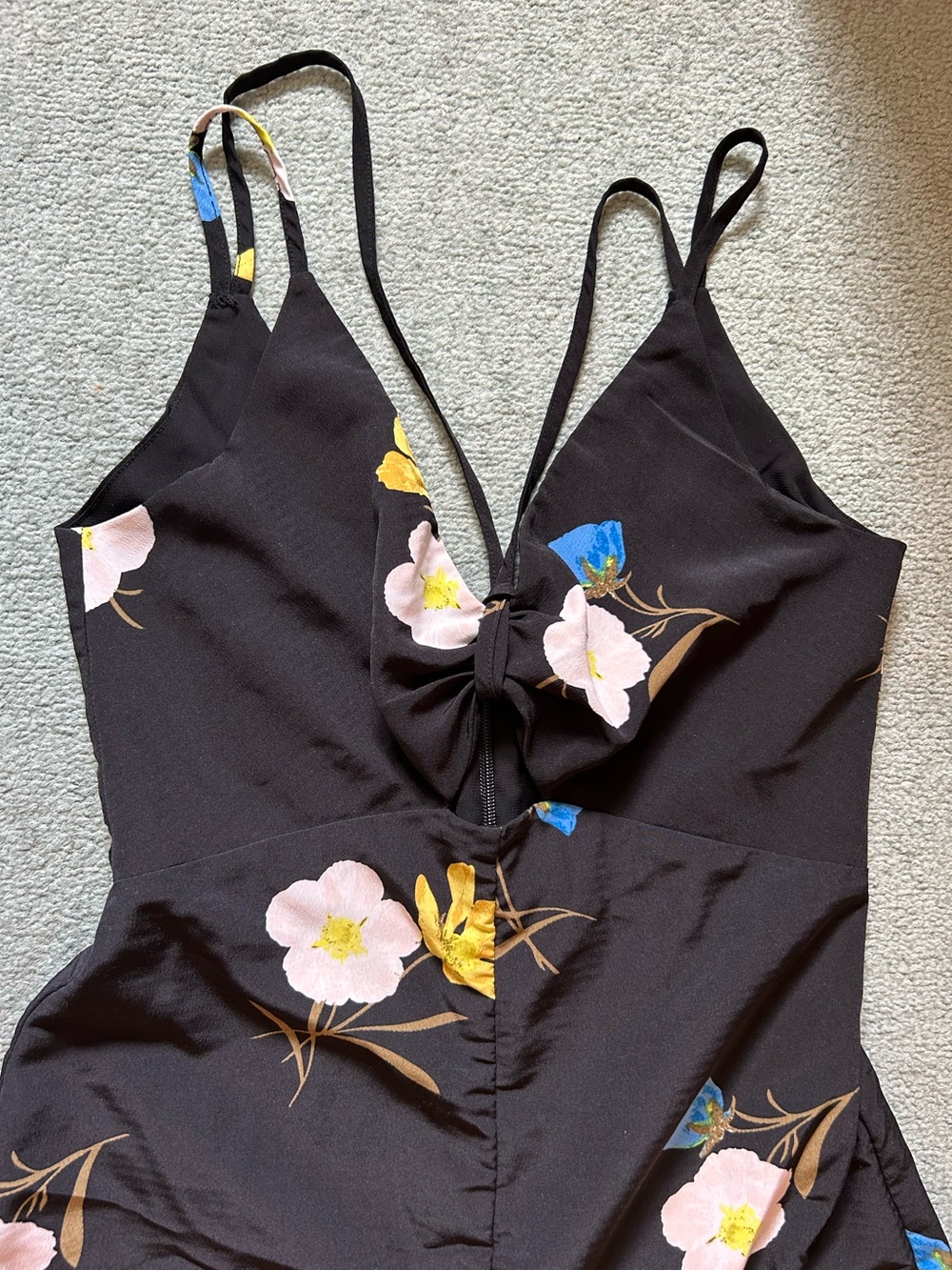 TOPSHOP Floral Black Wide-Leg Jumpsuit with Spaghetti Straps ๐๐ - Picture 2 of 5